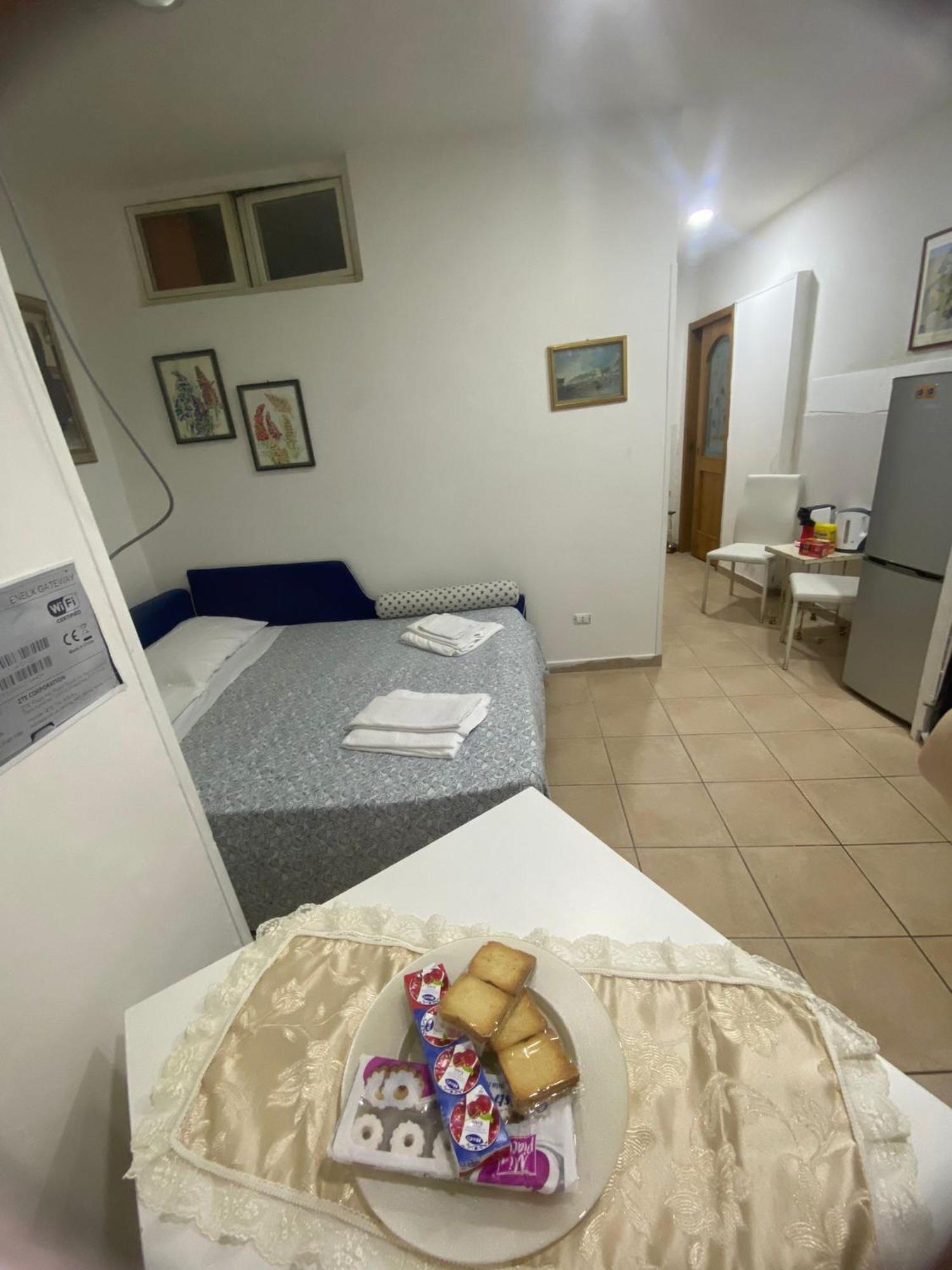 Casa Mari' Centro Storico Vicino Hotel Caracciolo Neapel Exterior foto
